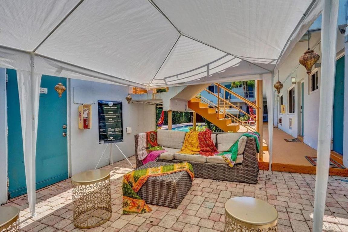 Appartamento Secluded Hollywood Studio Walk To Beach Boardwalk Dania Beach Esterno foto